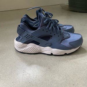 Nike Huarache✨ In great condition. Barely worn.